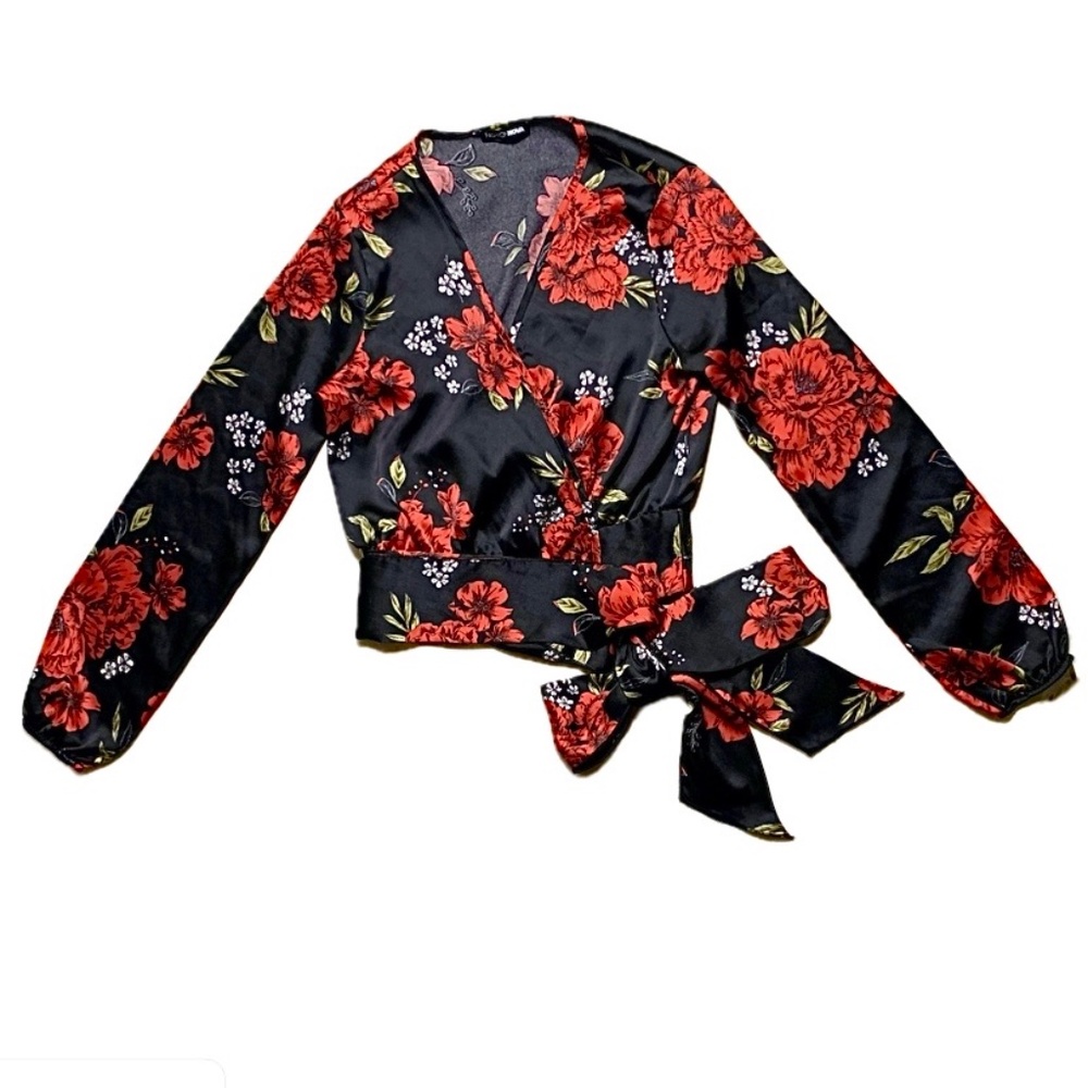 Fashion Nova Black/Red Big White Lies Floral Top Size XS (GUC)